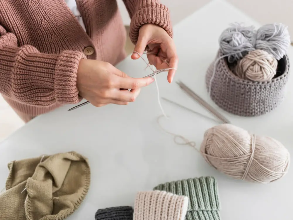 Changing Yarn in Knitting