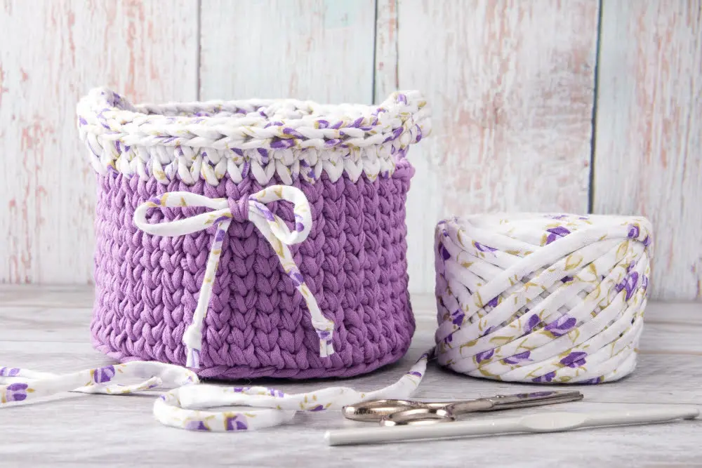 Embroider Baskets With Yarn