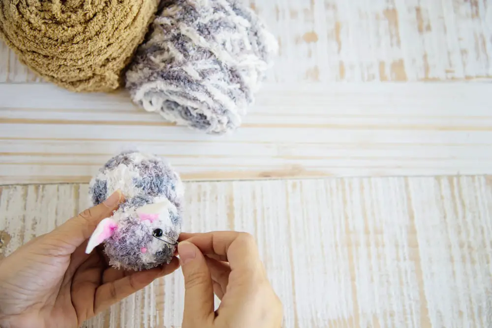 Forming the Yarn Doll's Head