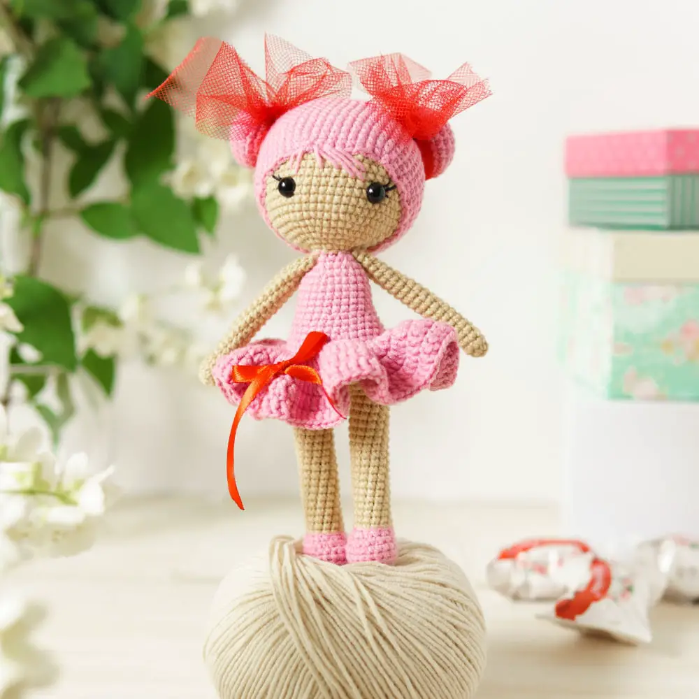 creating a yarn doll skirt
