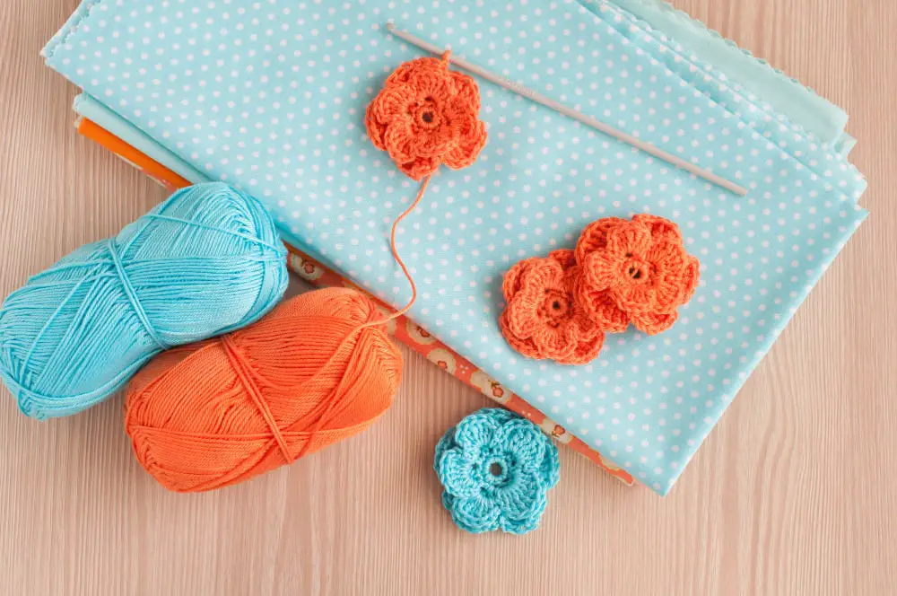 How to Incorporate Yarn Flowers Into Home Décor 