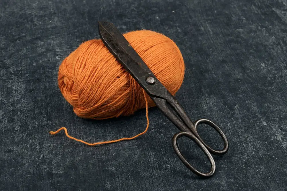 Scissor and Yarns