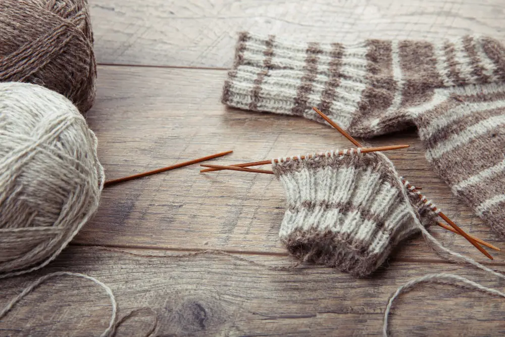 Basic Mid-calf Stockinette Socks Knitting Yarn