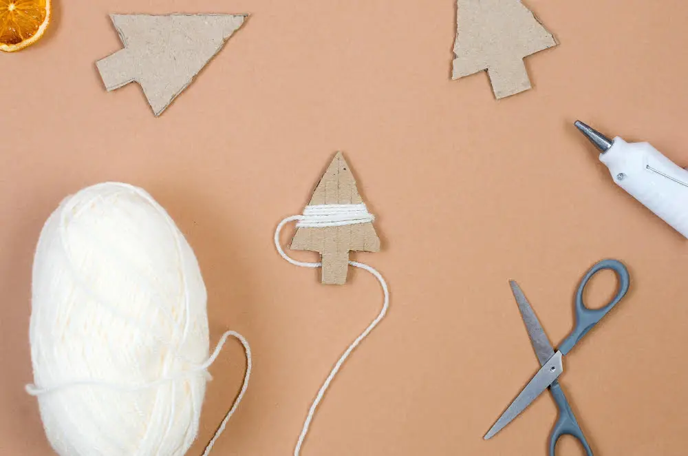 How to Construct a Yarn Christmas Tree in Three Easy Steps