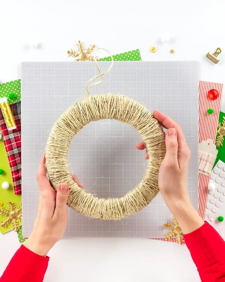 Instructions to Make a Yarn Wreath