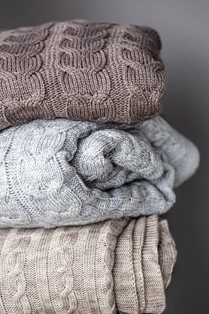 Knitted Silk-blend yarn blankets