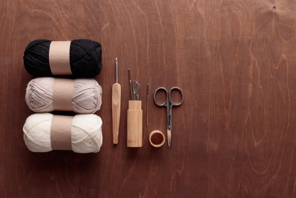 Materials Essential for Concealing Yarn Ends in Knitting