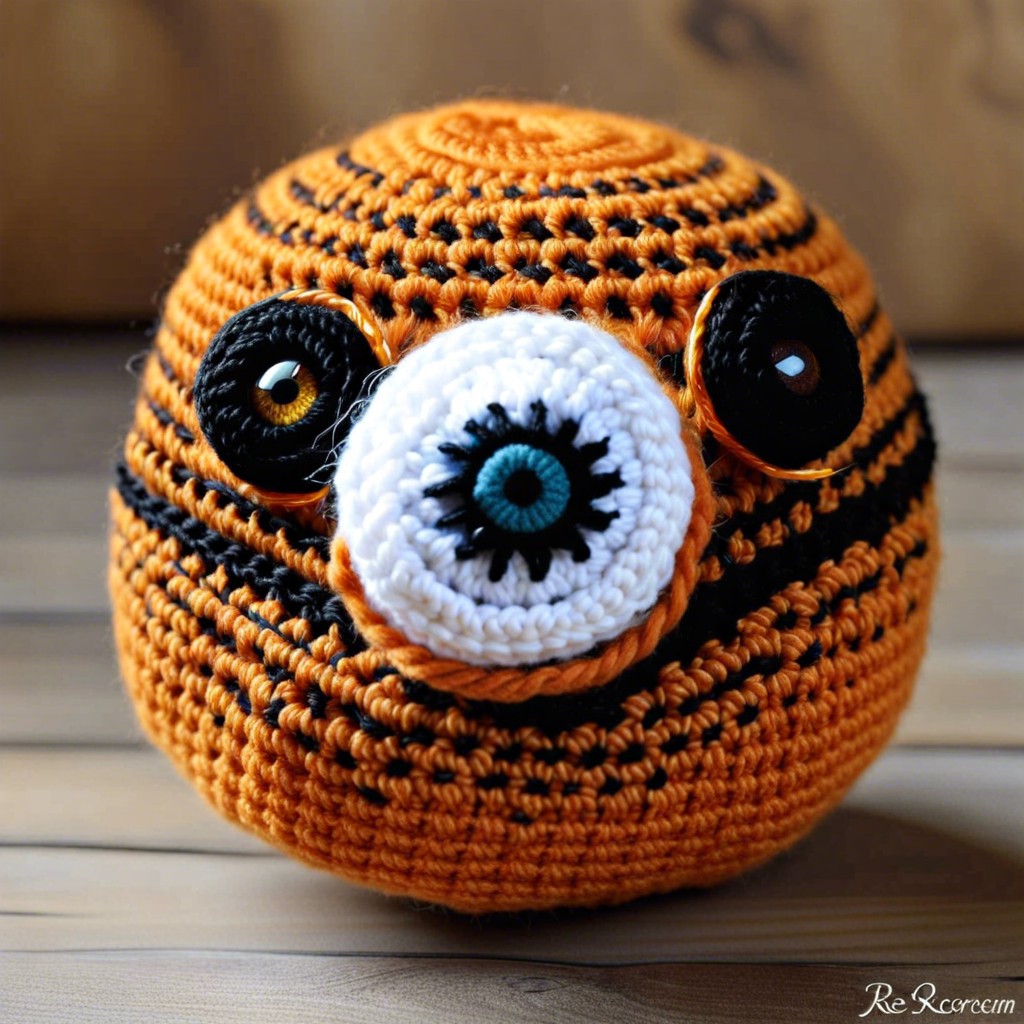 crochet eyes with embroidery