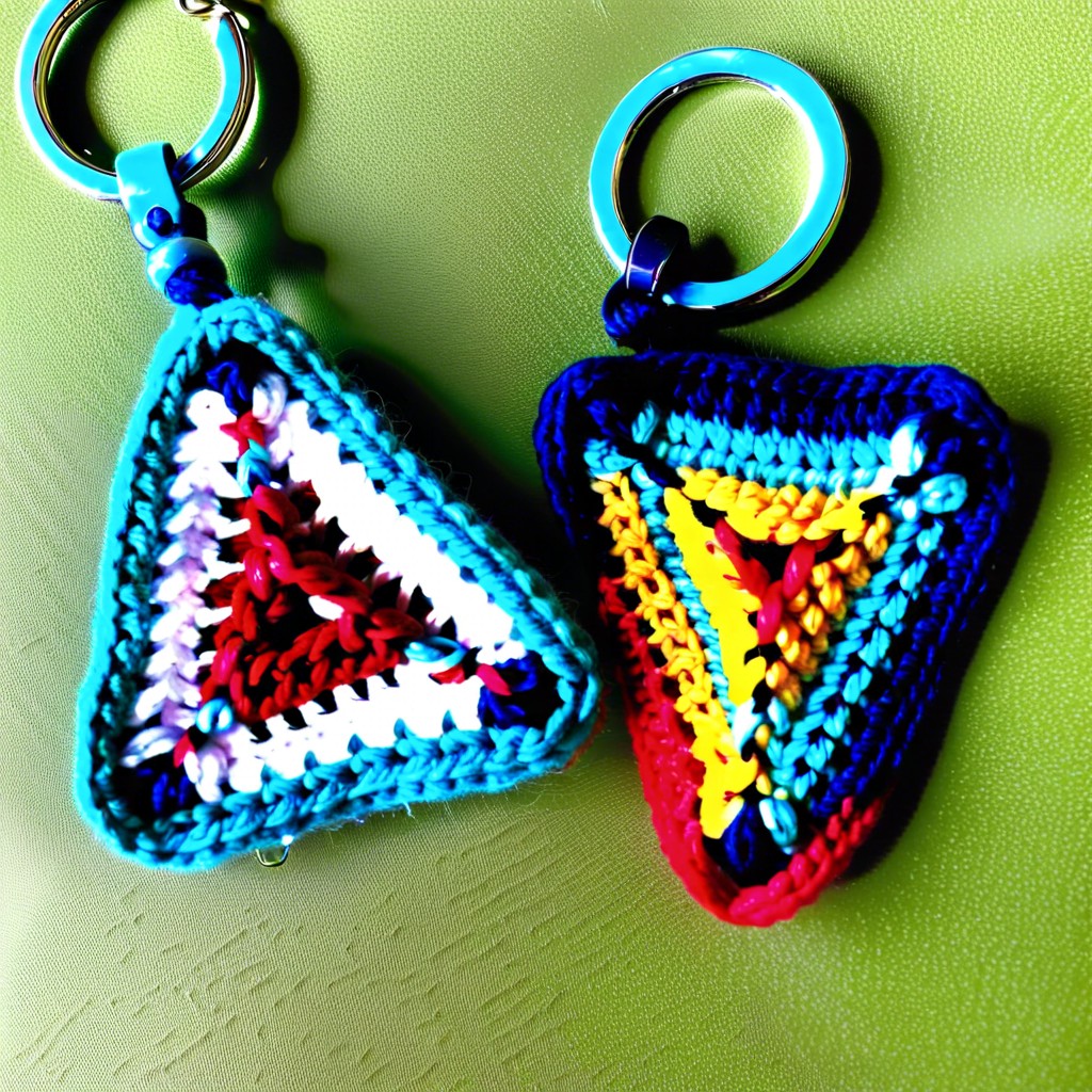 crochet triangle keychain charm tutorial