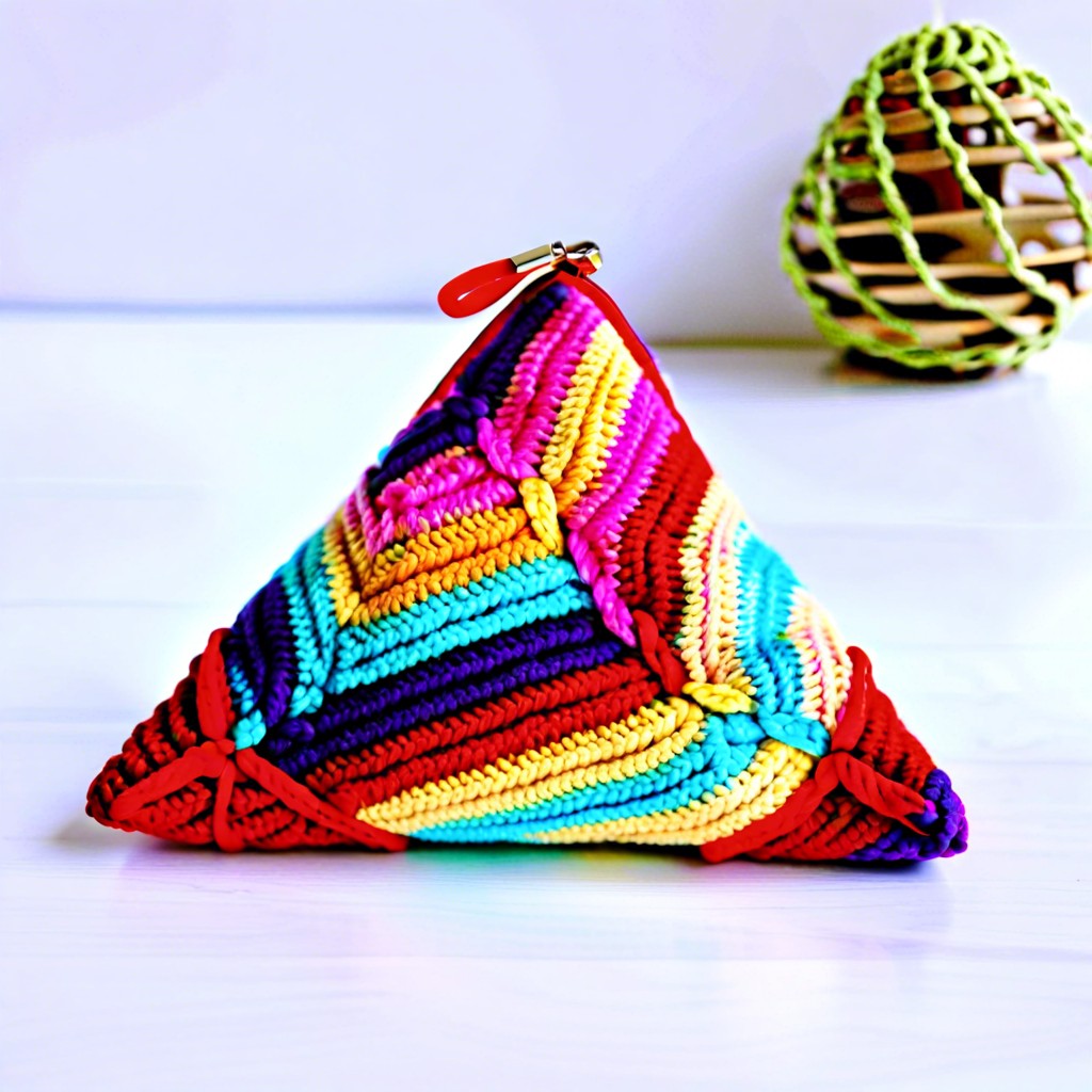 crochet triangle pouch for accessories