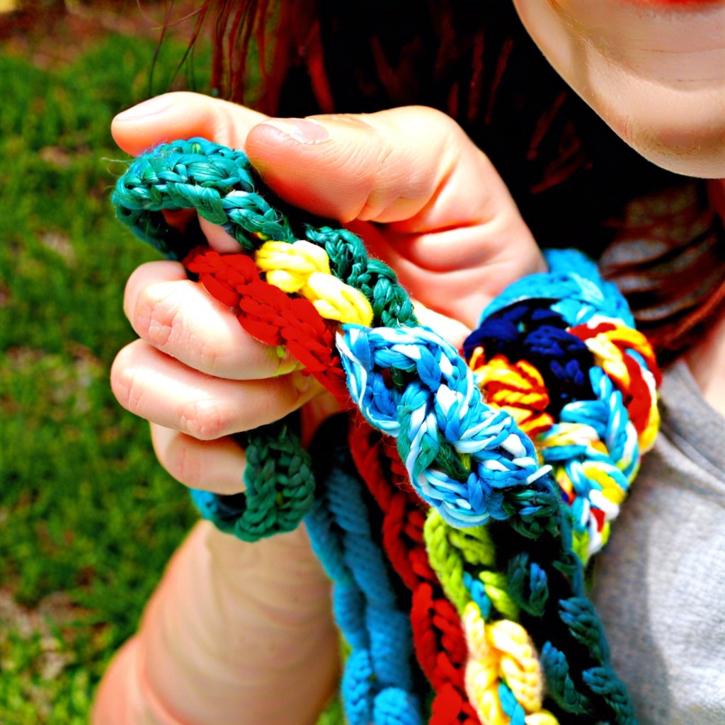 finger crochet with recycled materials using old t shirts or plastic bags