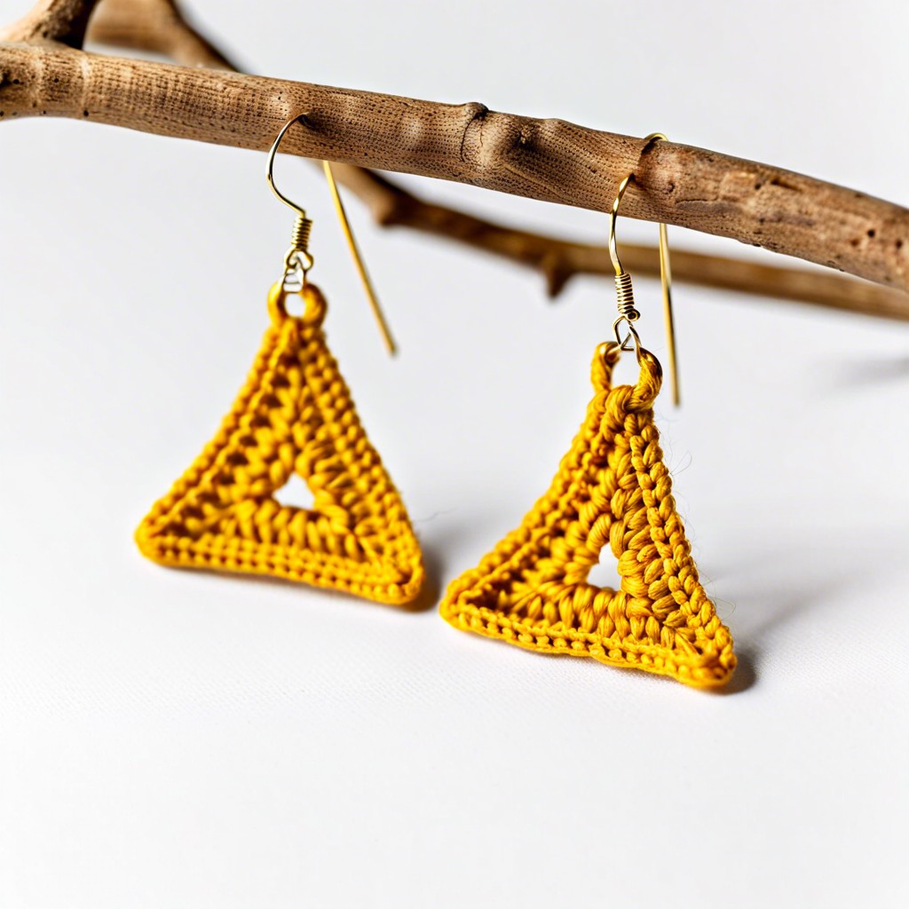 minimalist crochet triangle earrings pattern