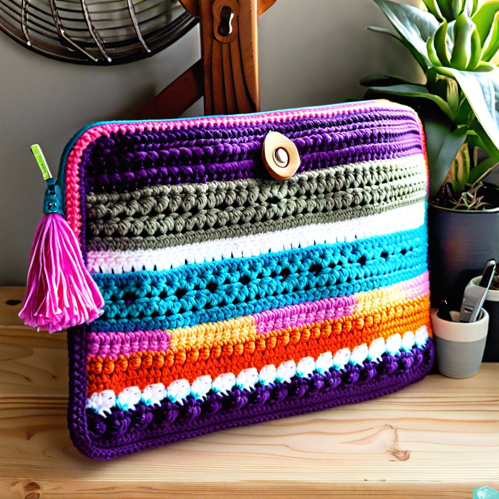 crochet zippered laptop sleeve